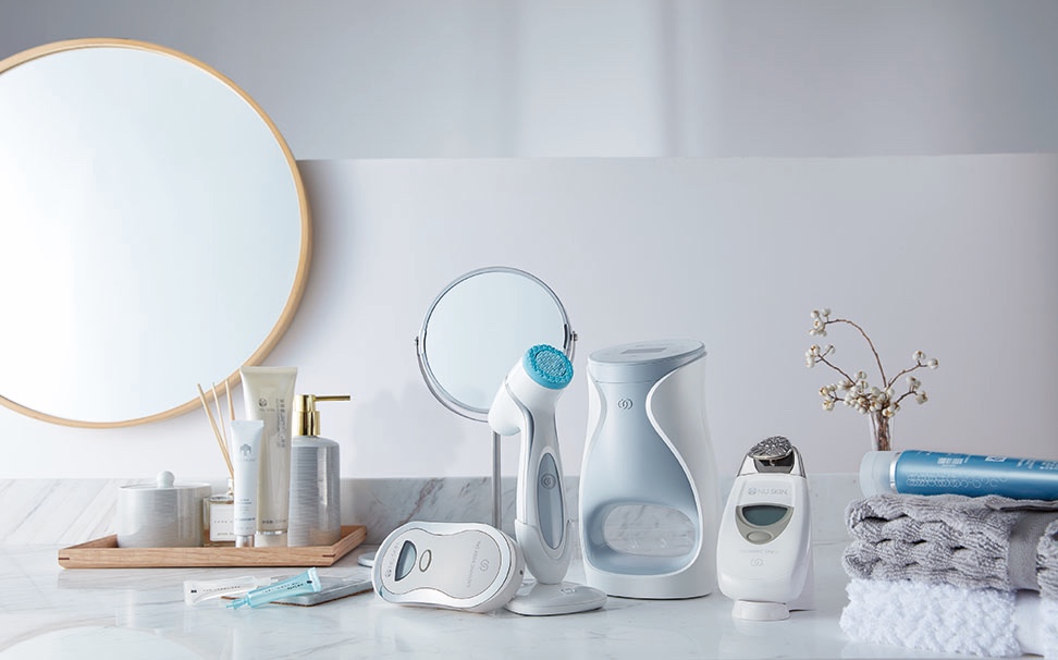 如新化妆品包装、产品册设计